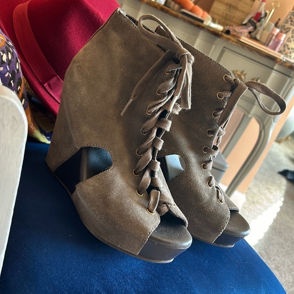 Lucky Brand | shoes size 8 Nellie Suede Leather Lace up Wedge booties grey